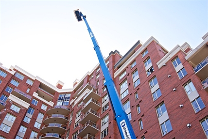 World's largest boom lift brought to Kelowna to fix woodpecker problem | iNFOnews.ca World's largest boom lift brought to Kelowna to fix woodpecker problem | iNFOnews.ca
