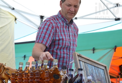 Okanagan 'Maple Man' taps into beloved Canadian tradition | iNFOnews.ca