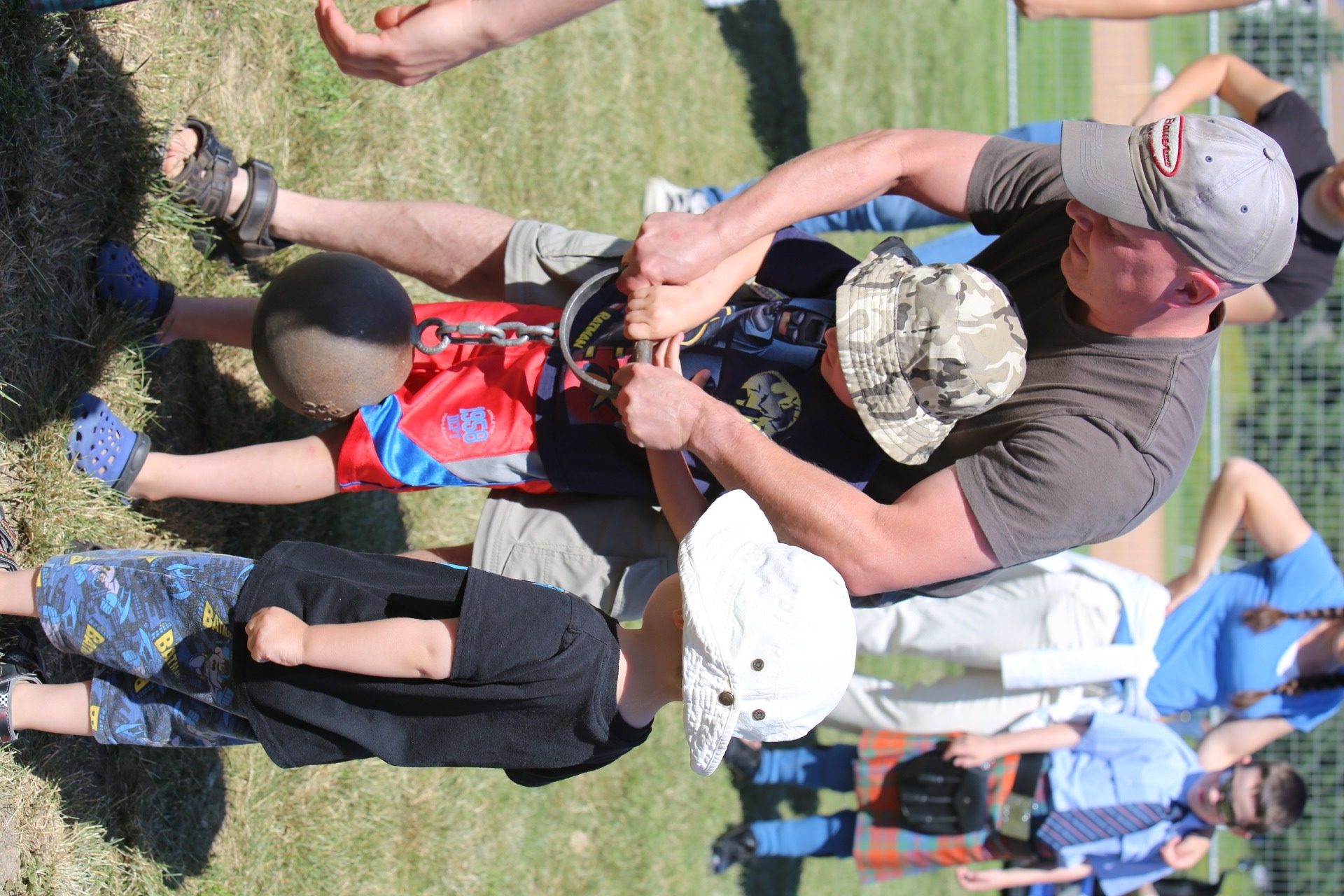 Tossing heavy stuff at Highland Games | iNFOnews.ca Tossing heavy stuff at Highland Games | iNFOnews.ca