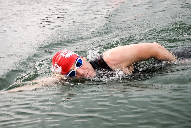 Michigan man attempting non-stop 40 hour swim of Okanagan Lake | iNFOnews.ca