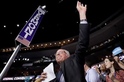 Clinton wins historic nomination - with a boost from Sanders | iNFOnews.ca