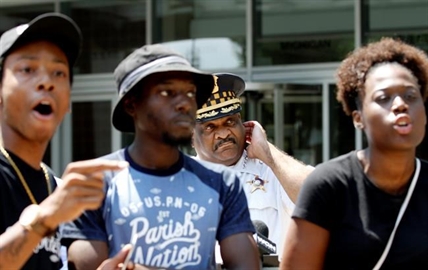Chicago police chief, protesters at odds over body cameras | iNFOnews.ca