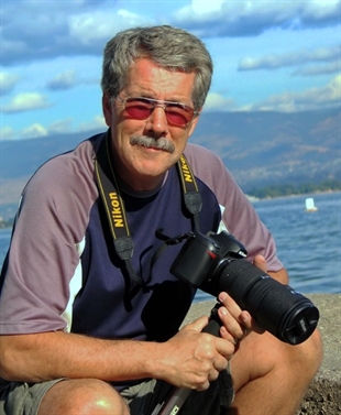 Instructor Tom Cooper opens students' eyes and shutters to digital camera capabilities | iNFOnews.ca