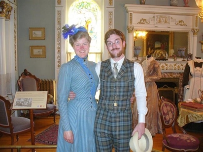 Renowned B.C. garden ejects U.S. couple for dressing in Victorian-era garb | iNFOnews.ca Renowned B.C. garden ejects U.S. couple for dressing in Victorian-era garb | iNFOnews.ca