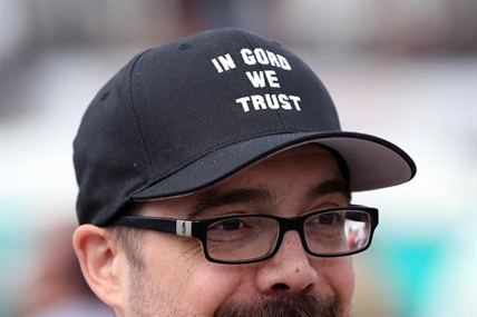 Crowds begin to descend on Kingston as Tragically Hip rolls into town | iNFOnews.ca