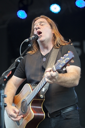 iNPHOTOS: Alan Doyle and his new band play at Sun Peaks | iNFOnews.ca iNPHOTOS: Alan Doyle and his new band play at Sun Peaks | iNFOnews.ca