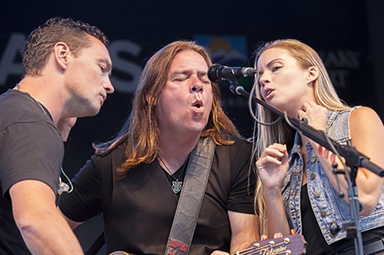 iNPHOTOS: Alan Doyle and his new band play at Sun Peaks | iNFOnews.ca iNPHOTOS: Alan Doyle and his new band play at Sun Peaks | iNFOnews.ca