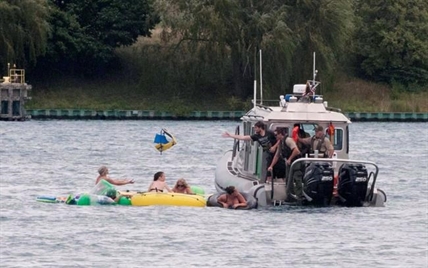 Coast Guard emphasizes safety on water after 1,500 Americans float into Canada | iNFOnews.ca Coast Guard emphasizes safety on water after 1,500 Americans float into Canada | iNFOnews.ca