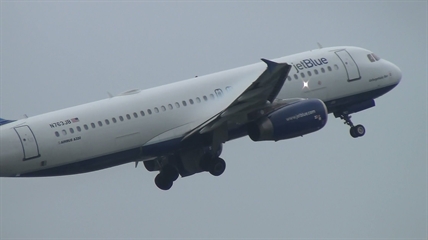 Mother sues airline for flying 5-year-old son to wrong city | iNFOnews.ca