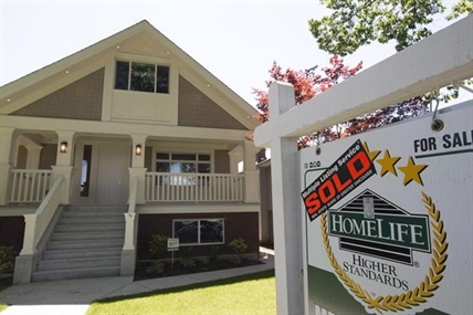 Vancouver home sales plunge nearly 33% last month, real estate board says | iNFOnews.ca