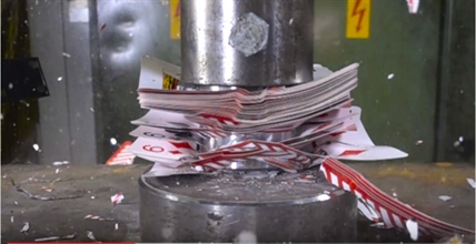 TRENDING NOW: Hydraulic press crushes a deck of cards | iNFOnews.ca TRENDING NOW: Hydraulic press crushes a deck of cards | iNFOnews.ca