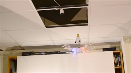 TRENDING NOW: Drone changes lightbulb | iNFOnews.ca TRENDING NOW: Drone changes lightbulb | iNFOnews.ca