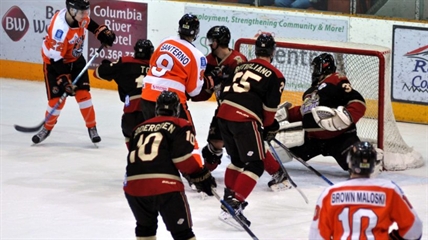 Warriors lose 5-3 to Smoke Eaters | iNFOnews.ca
