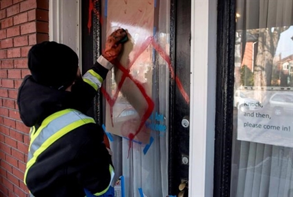 Spray-painted swastika shocks Ottawa rabbi, sparks denunciation in Parliament | iNFOnews.ca