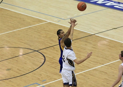 Heat fall 100-64 in latest instalment of institutional rivalry | iNFOnews.ca Heat fall 100-64 in latest instalment of institutional rivalry | iNFOnews.ca