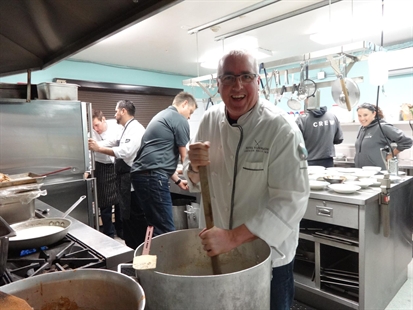 Restaurants bring Christmas cheer to Kelowna's Gospel Mission | iNFOnews.ca Restaurants bring Christmas cheer to Kelowna's Gospel Mission | iNFOnews.ca