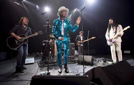 Hip frontman Gord Downie chosen as the Canadian Press Newsmaker of the Year | iNFOnews.ca