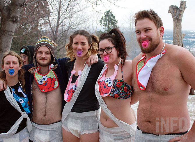 Polar bear dippers welcome New Year with a frigid dash into Okanagan Lake | iNFOnews.ca