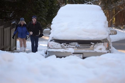 Free salt! Icy sidewalks inspire rush on supplies at fire halls in Vancouver | iNFOnews.ca