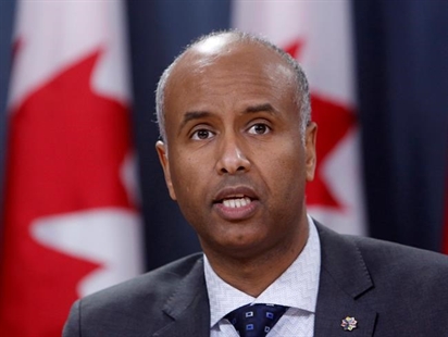 Amid confusion, government clears up how widescale U.S. travel ban affects Canadians | iNFOnews.ca