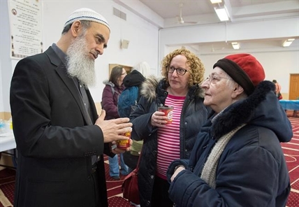 Montreal mosques hold open door day to foster understanding in wake of tragedy | iNFOnews.ca Montreal mosques hold open door day to foster understanding in wake of tragedy | iNFOnews.ca