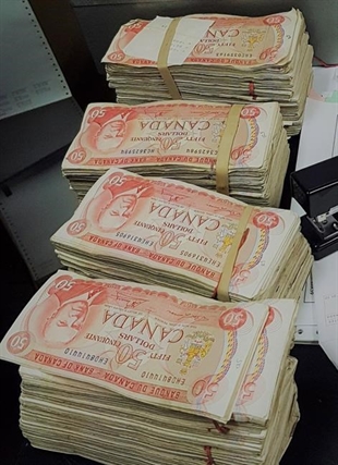 Ontario man reunited with $100K stashed inside old recycled TV | iNFOnews.ca