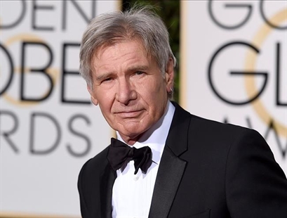 Video shows Harrison Ford's plane mistakenly fly over jet | iNFOnews.ca