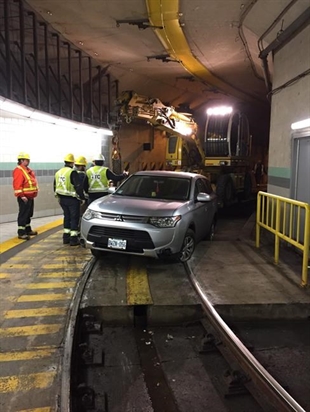 Man claims GPS led him into Toronto transit tunnel where car got stuck | iNFOnews.ca