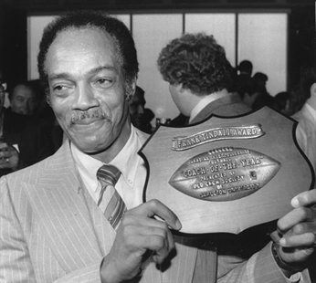 Pro football's first black quarterback Bernie Custis dies at age 88 | iNFOnews.ca Pro football's first black quarterback Bernie Custis dies at age 88 | iNFOnews.ca
