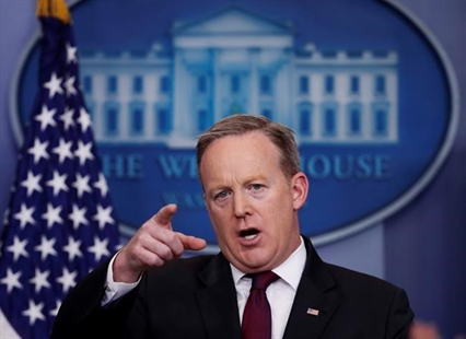 Wall with Canada? White House spokesman, media share a laugh over question | iNFOnews.ca Wall with Canada? White House spokesman, media share a laugh over question | iNFOnews.ca