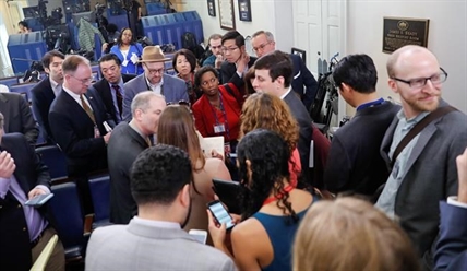 White House bars major news outlets from informal briefing | iNFOnews.ca