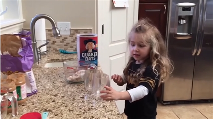 TRENDING NOW: Little girl is an excellent chef | iNFOnews.ca