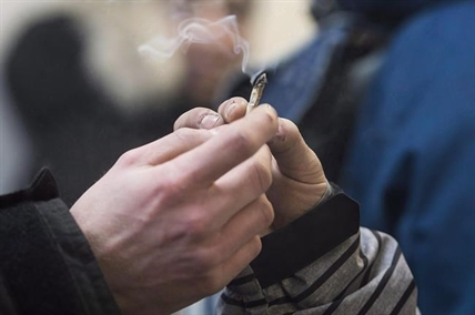 Smoking pot as a medicine raises questions for doctors about side effects | iNFOnews.ca