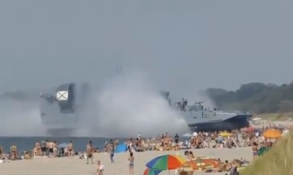 Tourist beach invasion | iNFOnews.ca