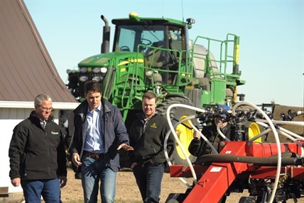 Justin Trudeau defends carbon tax after visit to Saskatchewan farm | iNFOnews.ca Justin Trudeau defends carbon tax after visit to Saskatchewan farm | iNFOnews.ca