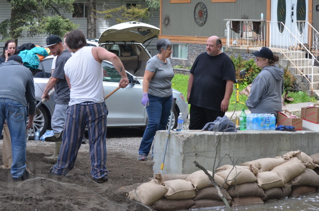FLOOD WATCH 2017: Vernon family grateful to strangers as creek threatens home | iNFOnews.ca
