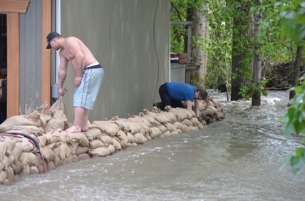 FLOOD WATCH 2017: Vernon family grateful to strangers as creek threatens home | iNFOnews.ca