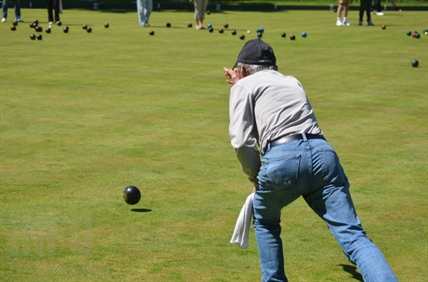 iN PHOTOS: Lawn bowlers carry on 100 year old tradition in Vernon's Polson Park | iNFOnews.ca