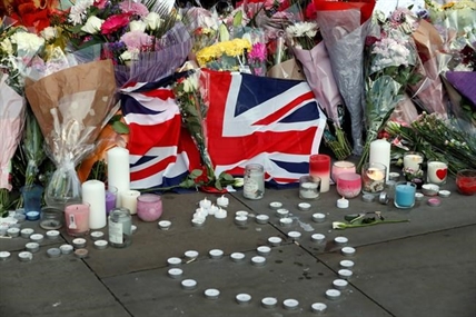 Parental support can help kids anxious after Manchester concert bombing: experts | iNFOnews.ca