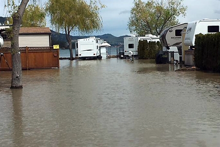 FLOOD WATCH 2017: Oyama is stuck between two overflowing lakes | iNFOnews.ca FLOOD WATCH 2017: Oyama is stuck between two overflowing lakes | iNFOnews.ca