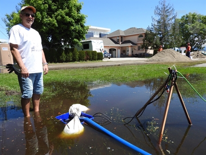 Green Bay residents in West Kelowna working overtime to hold back flood water | iNFOnews.ca