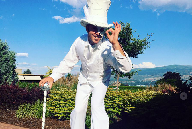 Over 1,000 dressed all in white for annual Diner en Blanc Okanagan | iNFOnews.ca