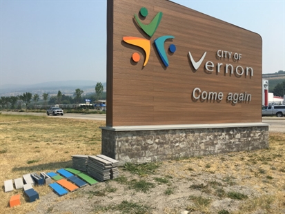 Vernon not signing off on new welcome signs until deficiencies are fixed | iNFOnews.ca