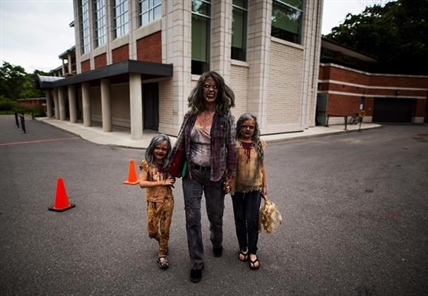 Fans dress as zombies as George Romero's love of cinema is put on display at memorial | iNFOnews.ca Fans dress as zombies as George Romero's love of cinema is put on display at memorial | iNFOnews.ca