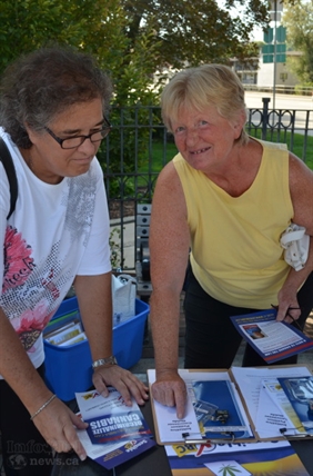 Vernon inks first signatures on marijuana petition | iNFOnews.ca