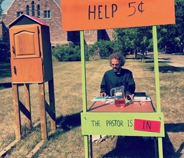 Saskatoon pastor offers spiritual advice, fruit punch at roadside stand | iNFOnews.ca