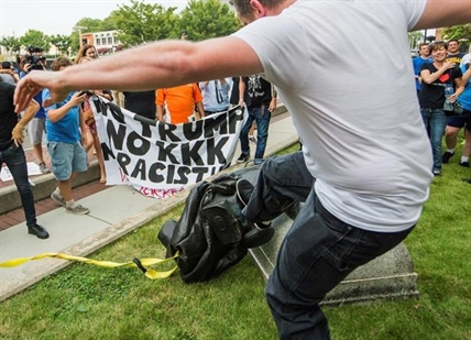 VIDEO: Protesters topple Confederate statue in North Carolina | iNFOnews.ca