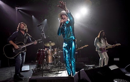 Tragically Hip biography 'The Never-Ending Present' due out next year | iNFOnews.ca