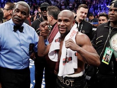 Mayweather dominates McGregor in late rounds to go 50-0 | iNFOnews.ca Mayweather dominates McGregor in late rounds to go 50-0 | iNFOnews.ca