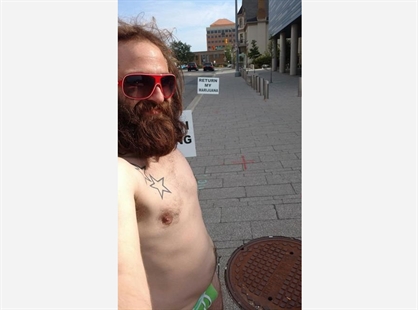 Man protests in underwear outside Ontario court over seizure of pot, bong | iNFOnews.ca Man protests in underwear outside Ontario court over seizure of pot, bong | iNFOnews.ca
